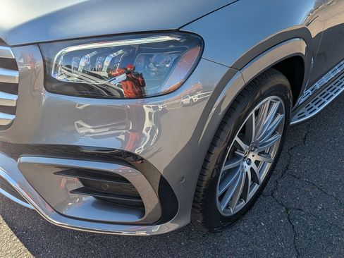 Used 2026 Mercedes-Benz GLS 580 4MATIC image 9