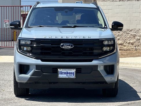 Used 2025 Ford Expedition Active AWD/4WD image 9