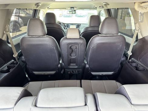 Used 2017 Kia Sedona SX Limited FWD image 28