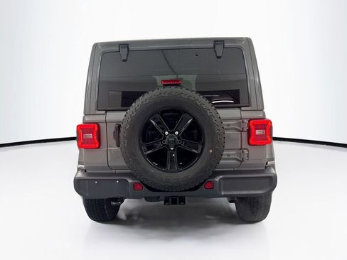 Used 2022 Jeep Wrangler Unlimited Sahara AWD/4WD image 6