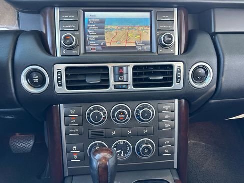 Used 2010 Land Rover Range Rover HSE image 16