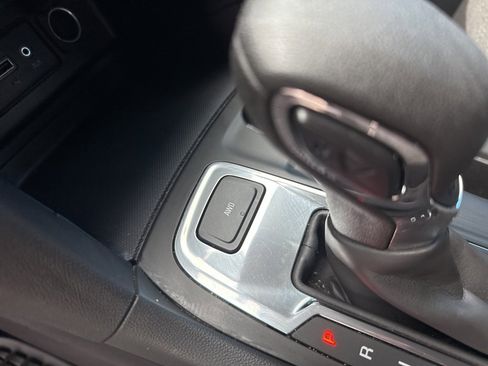 Used 2023 Chevrolet Equinox LT image 28