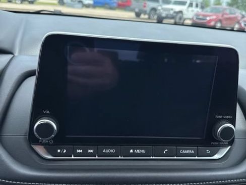 Used 2025 Nissan Rogue SV AWD/4WD image 18