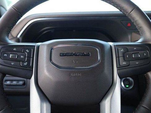 Used 2023 GMC Yukon Denali AWD/4WD image 11
