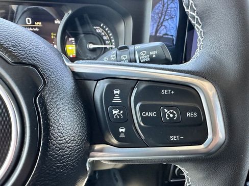 Used 2025 Jeep Wrangler Unlimited Sahara image 26