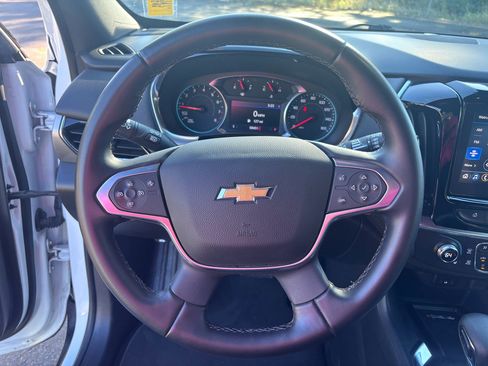 Used 2023 Chevrolet Traverse LT image 16