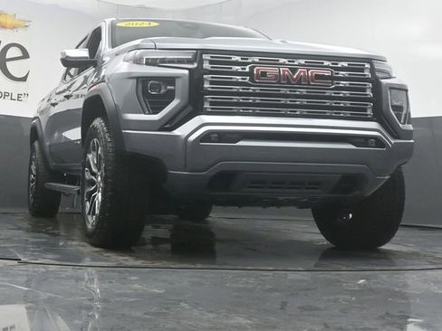 Used 2024 GMC Canyon Denali image 3