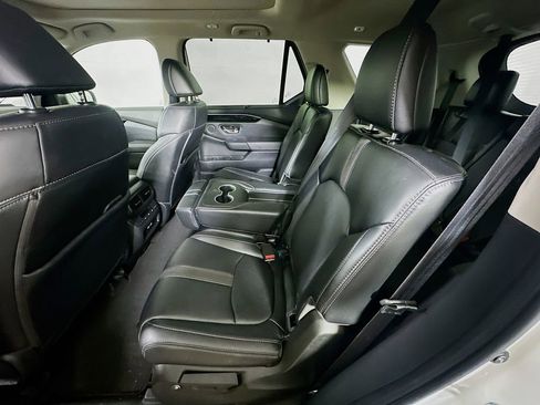 Used 2023 Honda Pilot Touring image 15