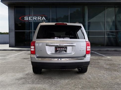 Used 2016 Jeep Patriot High Altitude image 3