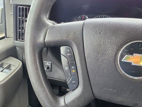Used 2017 Chevrolet Express 2500 RWD image 12