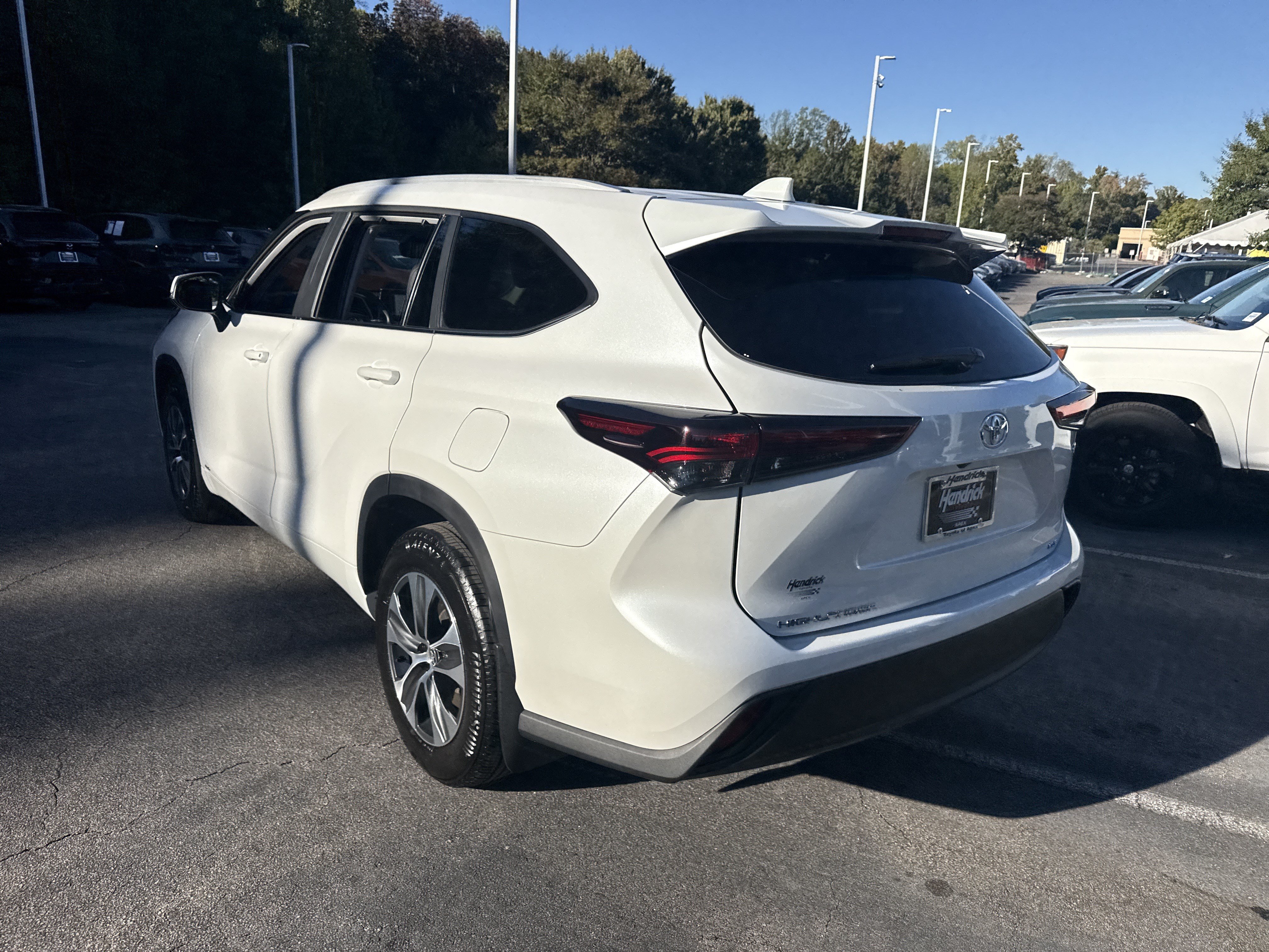 Used 2026 Toyota Highlander XLE AWD/4WD image 8
