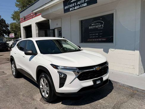 Used 2024 Chevrolet Trax LS w/ Driver Confidence Package FWD image 8