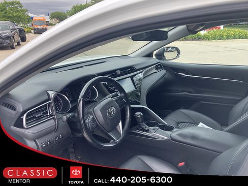 Used 2019 Toyota Camry SE FWD image 3