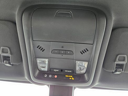 Used 2024 Chevrolet Equinox Premier FWD image 19