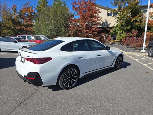 New 2025 BMW i4 xDrive40i image 3