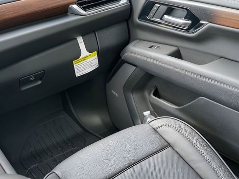 New 2026 GMC Yukon Denali w/ Denali Reserve Package AWD/4WD image 24