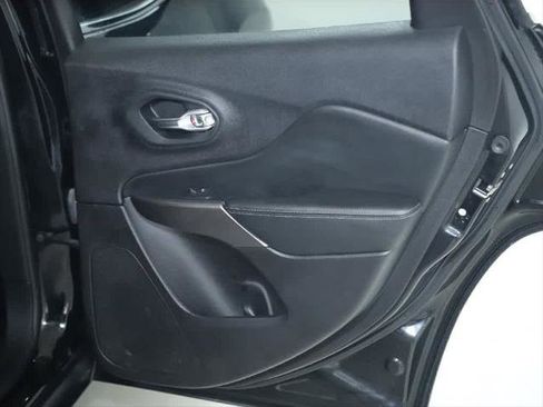 Certified 2021 Jeep Cherokee Limited image 33