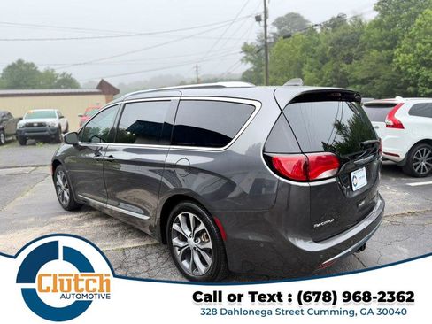 Used 2017 Chrysler Pacifica Limited FWD image 8