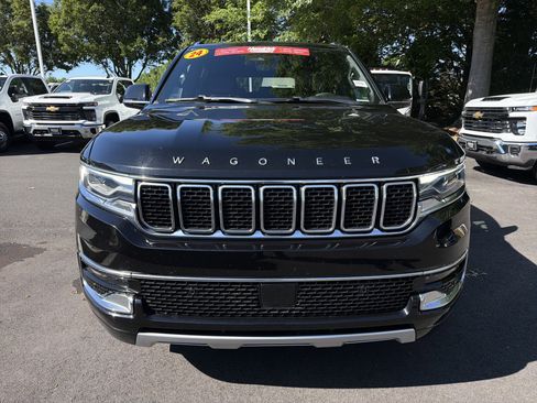 Used 2024 Jeep Wagoneer L Series II w/ Flexible Seating Group AWD/4WD image 2