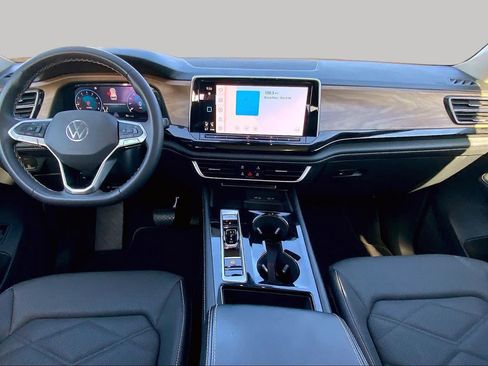 Used 2024 Volkswagen Atlas SE AWD/4WD image 16