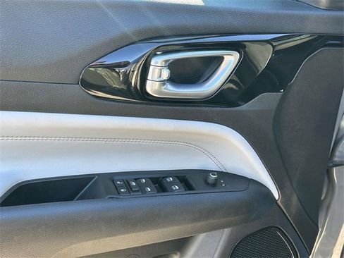 Certified 2023 Jeep Compass Limited image 13