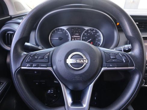 Used 2022 Nissan Kicks S image 10