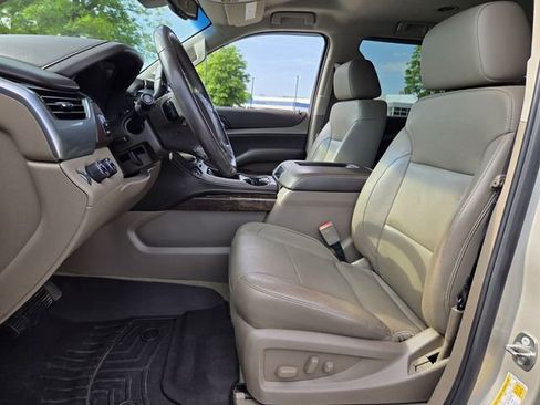 Used 2017 Chevrolet Suburban LT image 9