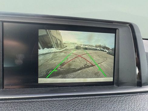 Used 2018 BMW 320i Sedan image 25