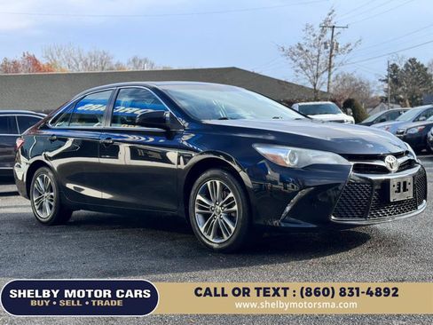 Used 2016 Toyota Camry SE image 3