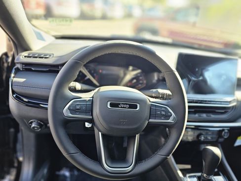 New 2026 Jeep Compass Latitude image 23