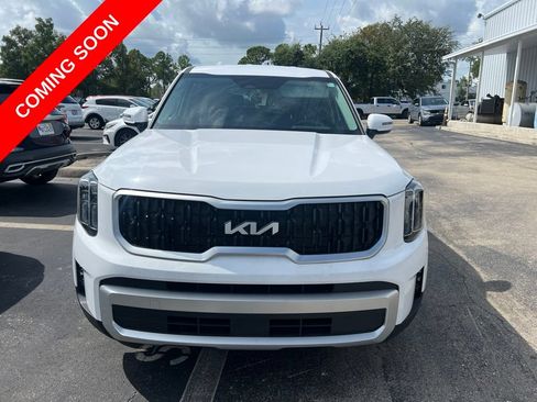 Certified 2025 Kia Telluride LX FWD image 2
