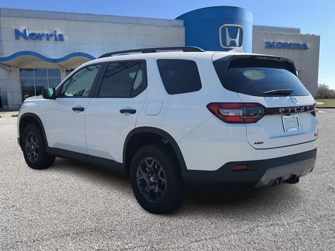 New 2026 Honda Pilot TrailSport image 3