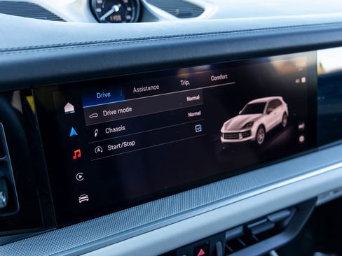 Certified 2025 Porsche Cayenne image 38