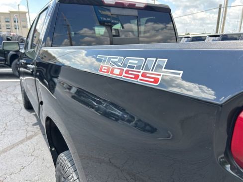 Used 2021 Chevrolet Silverado 1500 LT Trail Boss w/ Convenience Package II AWD/4WD image 14