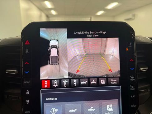 New 2026 RAM 2500 Laramie AWD/4WD image 18