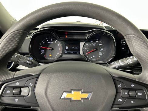 Used 2025 Chevrolet Trax LS w/ LS Convenience Package FWD image 13