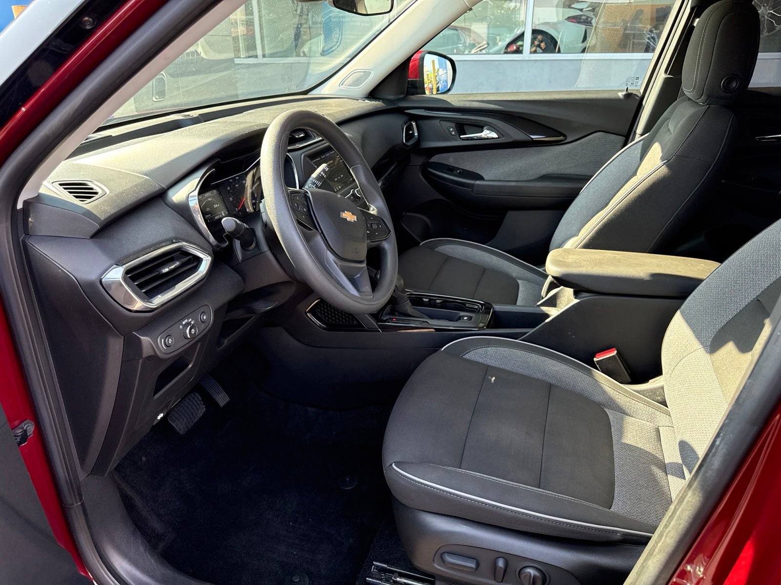 Used 2023 Chevrolet TrailBlazer LT FWD image 17