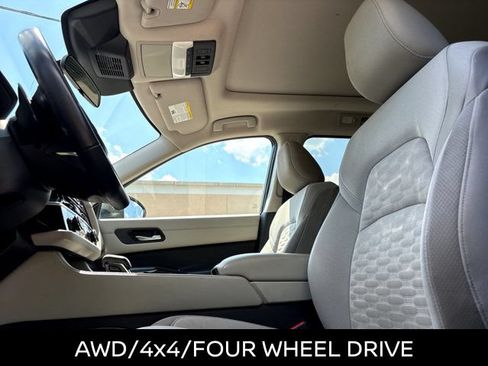 Certified 2022 Nissan Pathfinder SV w/ SV Premium Package AWD/4WD image 9