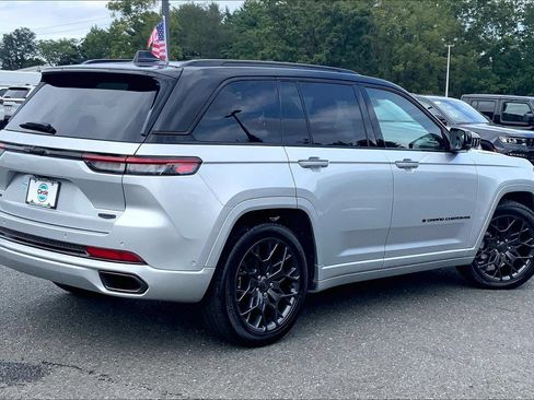 Certified 2025 Jeep Grand Cherokee Summit AWD/4WD image 12