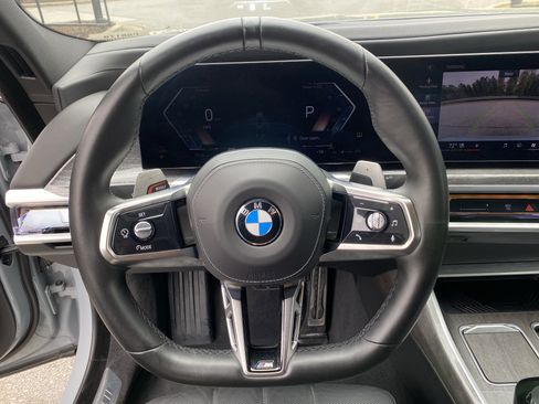 Used 2025 BMW 740i xDrive w/ Premium Package image 10