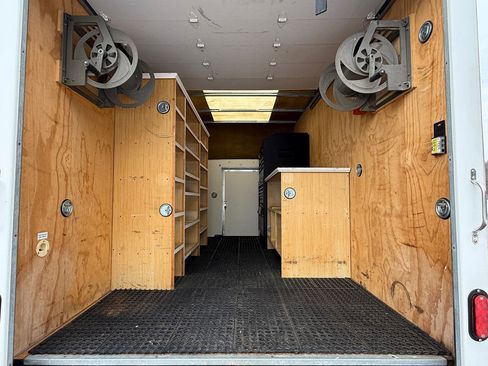 Used 2019 GMC Savana 3500 w/ Driver Convenience Package image 4