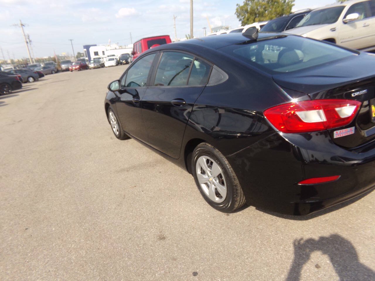 Used 2017 Chevrolet Cruze LS FWD image 33