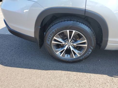 Used 2016 Toyota Highlander XLE AWD/4WD image 6