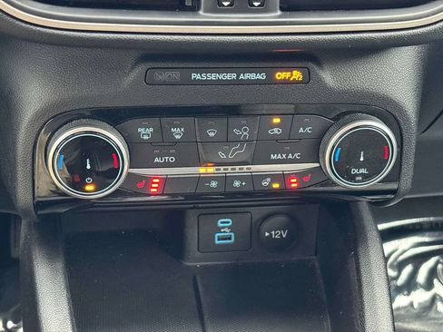 Used 2022 Ford Escape SE w/ Cold Weather Package FWD image 26