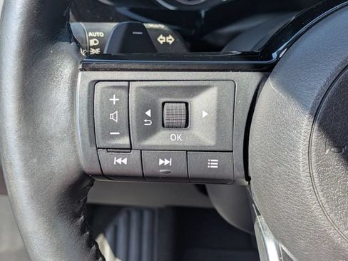 Used 2023 Nissan Pathfinder SL AWD/4WD image 17
