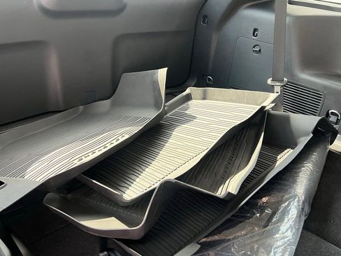 Used 2025 Ford Explorer Active w/ Active Comfort Package image 18