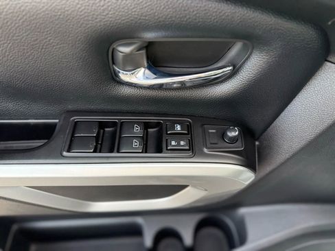 Used 2018 Nissan Titan SV image 26
