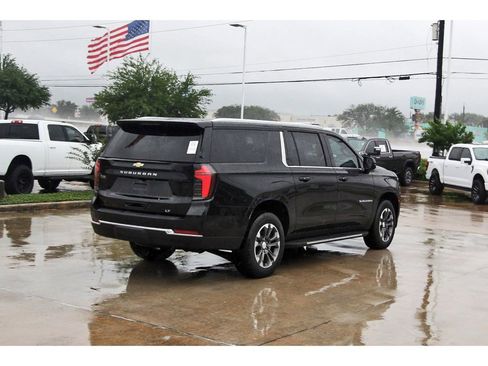 Used 2025 Chevrolet Suburban LT RWD image 6