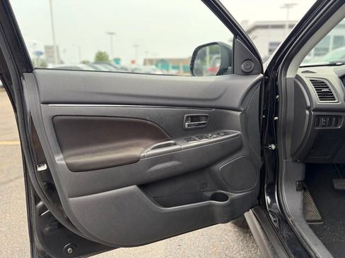 Used 2025 Mitsubishi Outlander Sport AWD image 14