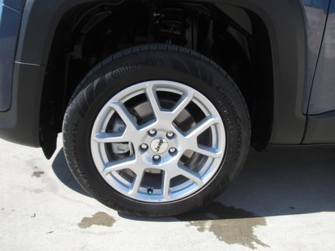 Used 2022 Jeep Renegade Latitude image 4